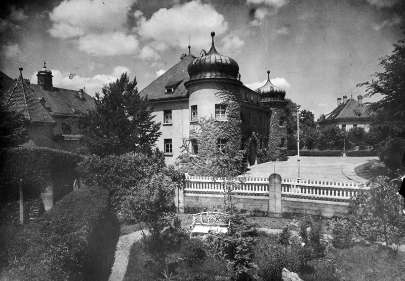 After his trial following his failed putsch, Adolf Hitler is sentenced to 5 years imprisonment in Landsberg fortress. Exterior view of the prison.